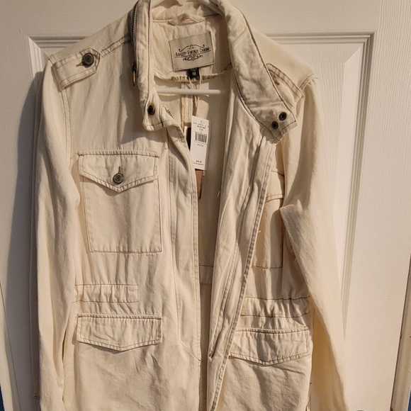 Beautiful Light Weight Jacket - Picture 2 of 4